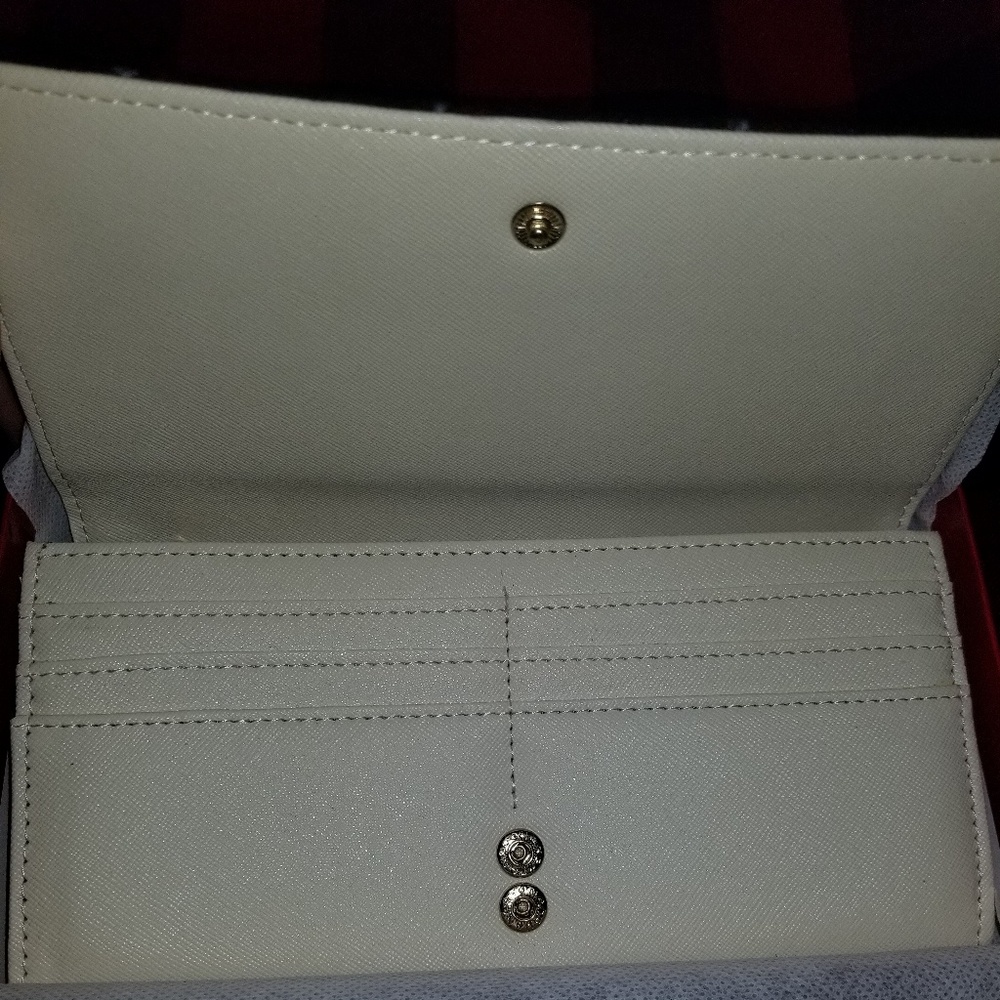 Hello Kitty Wallet - Picture 3 of 8